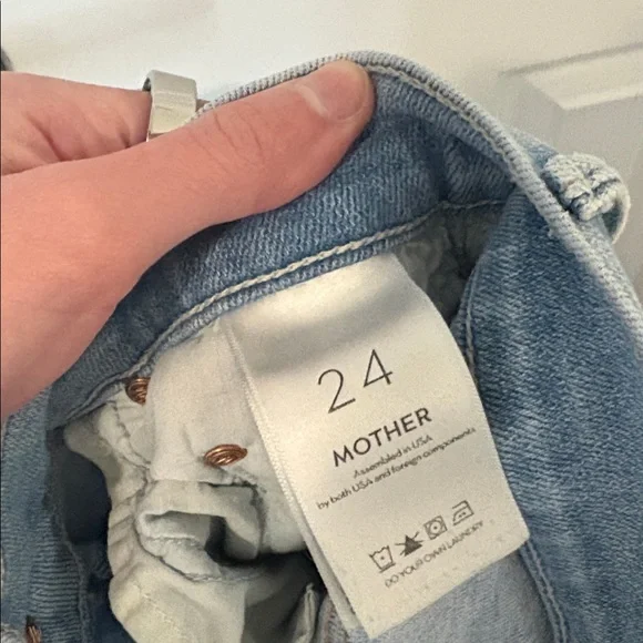 MOTHER The Weekender Fray Jeans in Swimming Pool Sunday - Picture 5 of 6